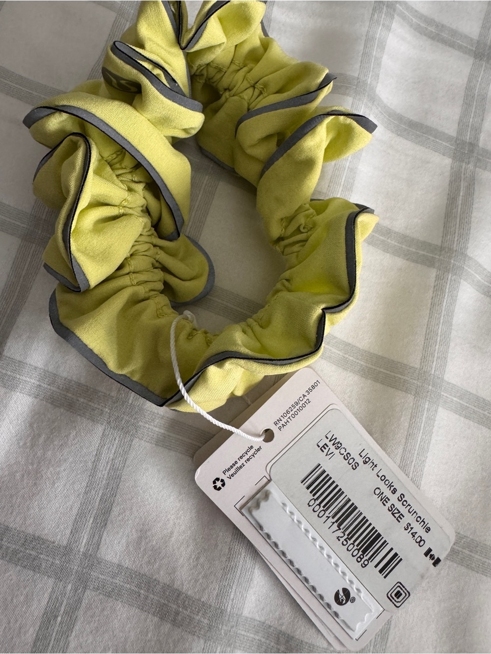 🆕✨ Lululemon Light Locks Scrunchie - Lemon Vibe - Picture 4 of 4